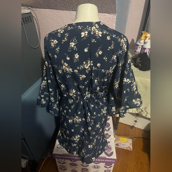 Flowered Flowy Kimono Style Robe - Picture 2 of 4
